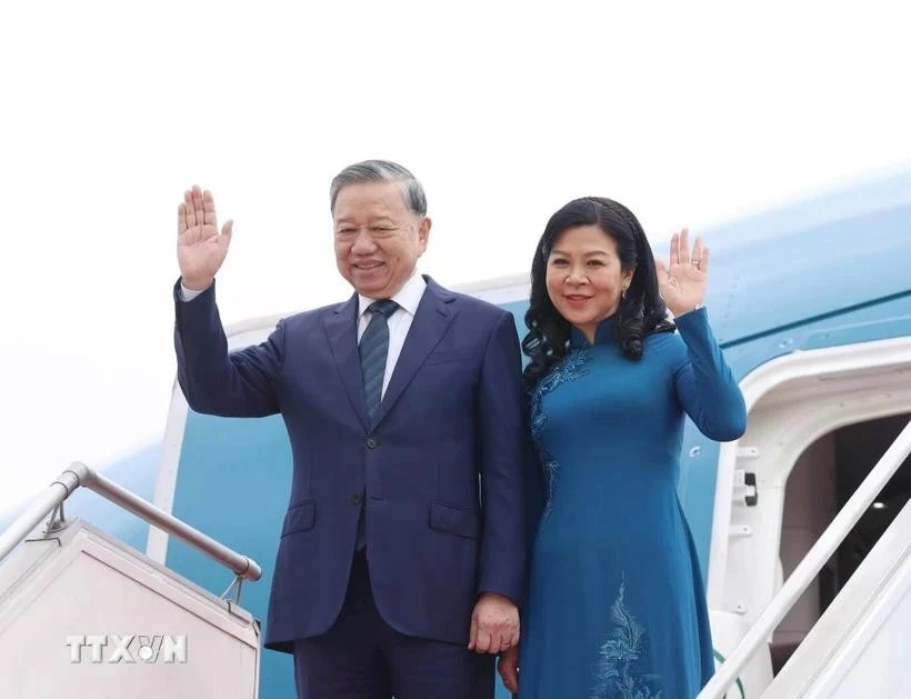 越共中央总书记苏林与夫人开始对新加坡共和国进行正式访问