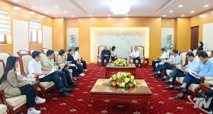 太原省人委会省长与中国电子工业集团进行工作会谈