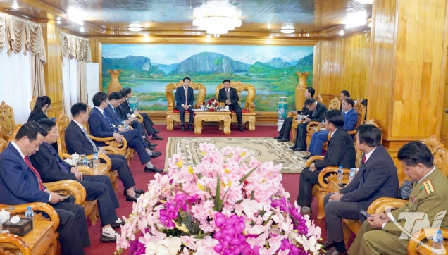 签署 太原省与华潘省合作备忘录