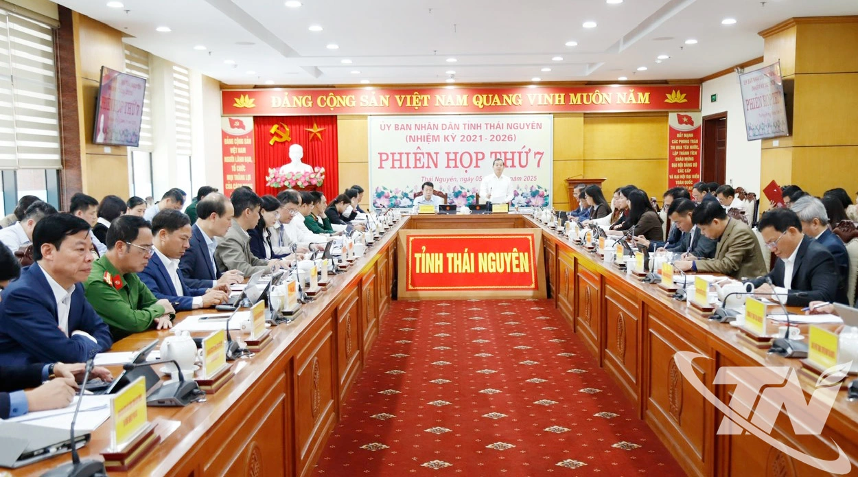 高度决心完成经济社会发展目标