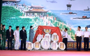 太原省迎接长沙群岛的主权石